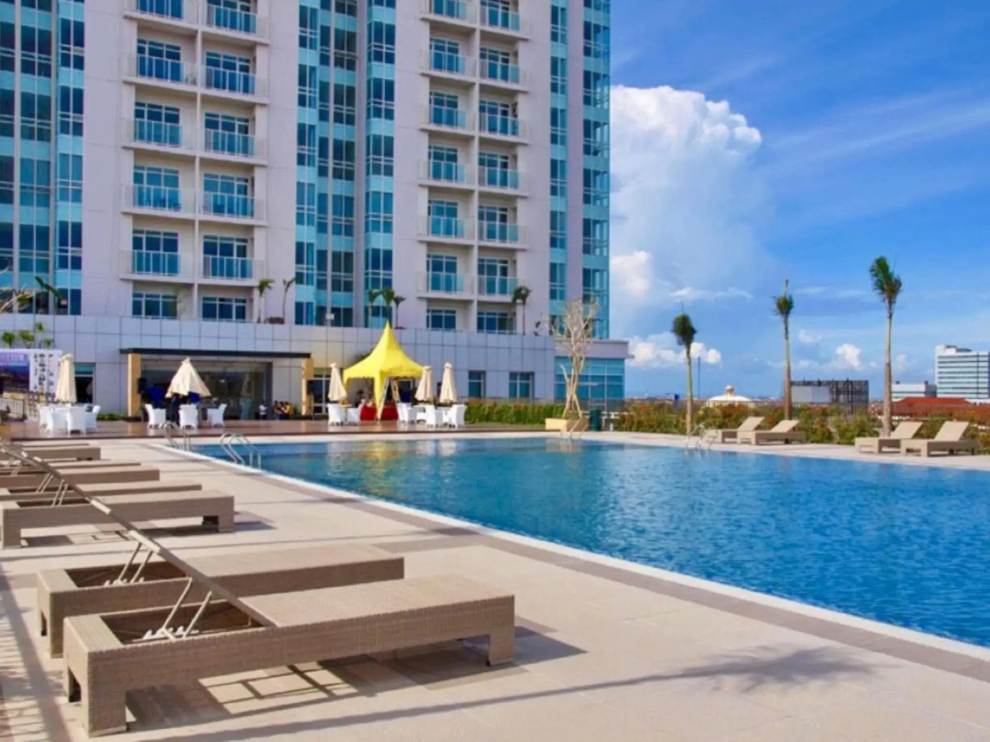 Cozy & Bright-Downtown- 2 Bedrooms w/Pool -21st Fl