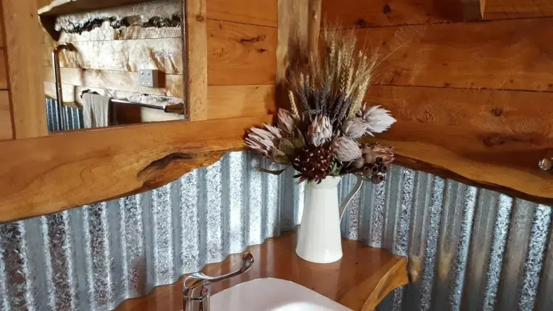 Rustic Hut Bush Retreat