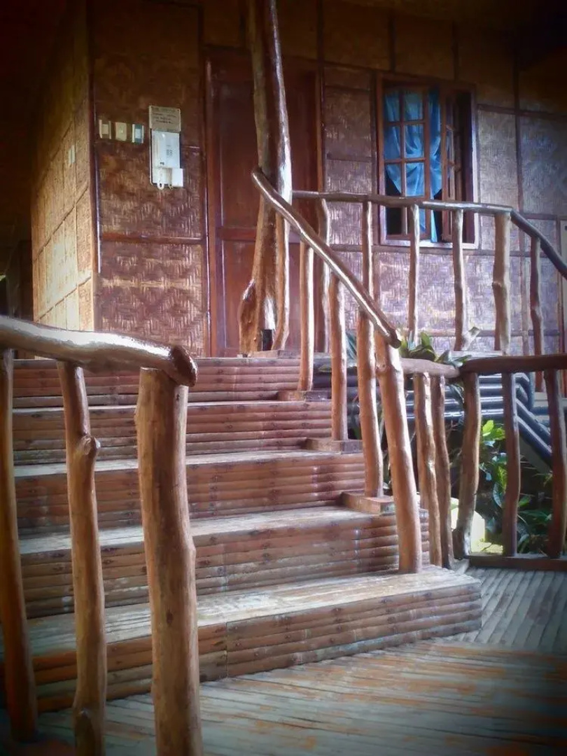 Hilltop Cottages & Resort