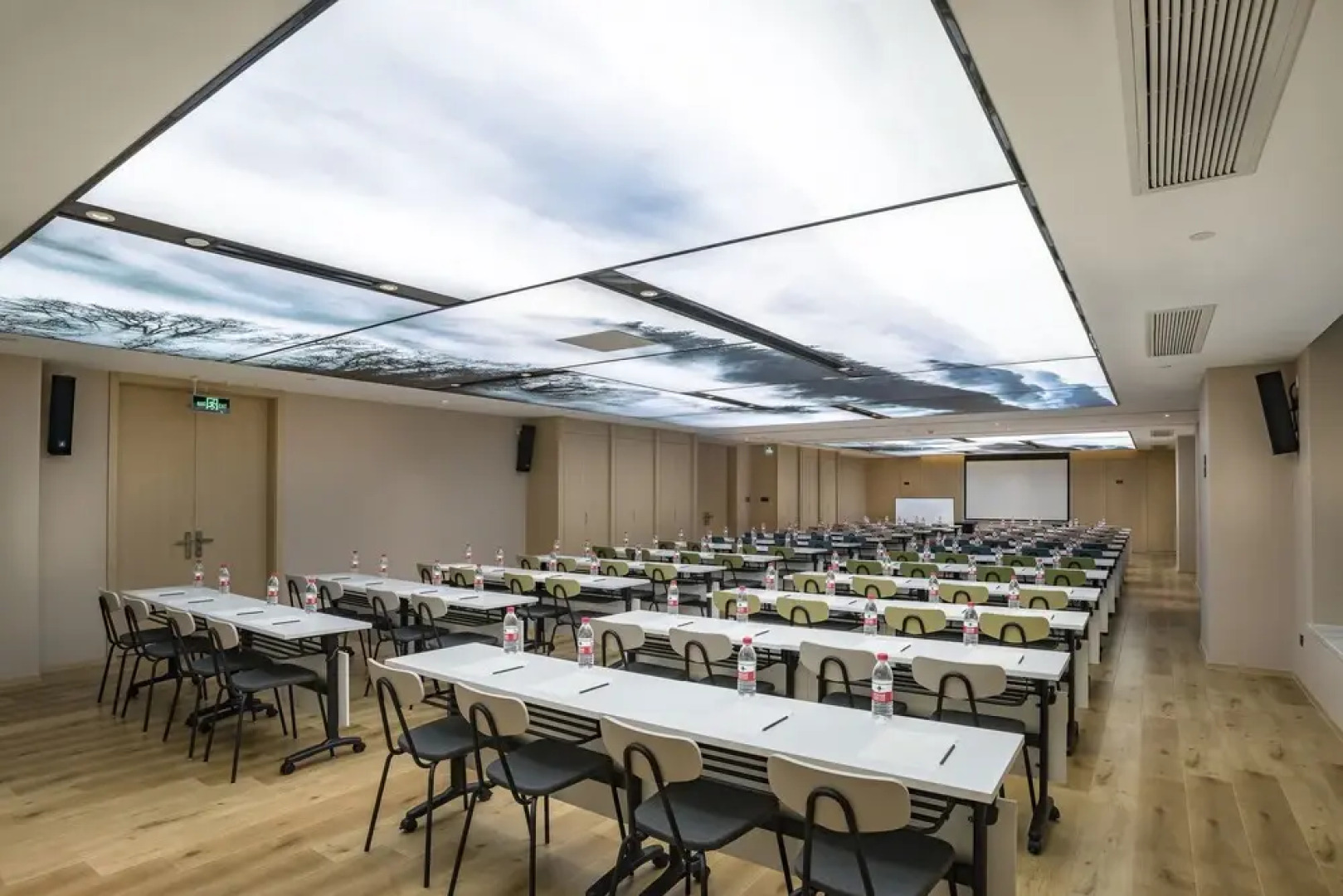 Atour Hotel Houma Xintian Square