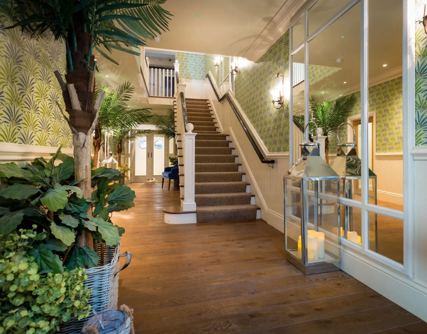 Roslin Beach Hotel