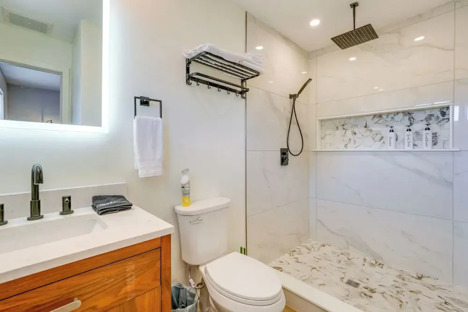 Fire Pit & Games: Family-friendly Retreat in Mesa!