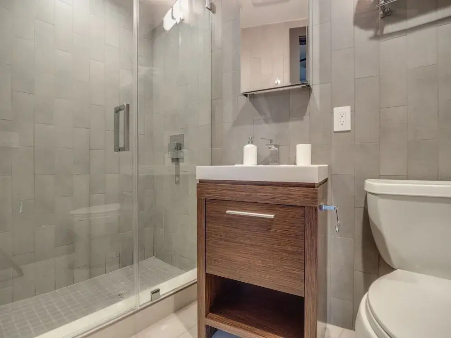 Deedee's Apartments - Lofts at Grove