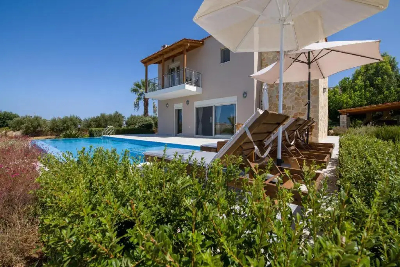 Villa Koutalas - Majestic Sunsets over the Pool