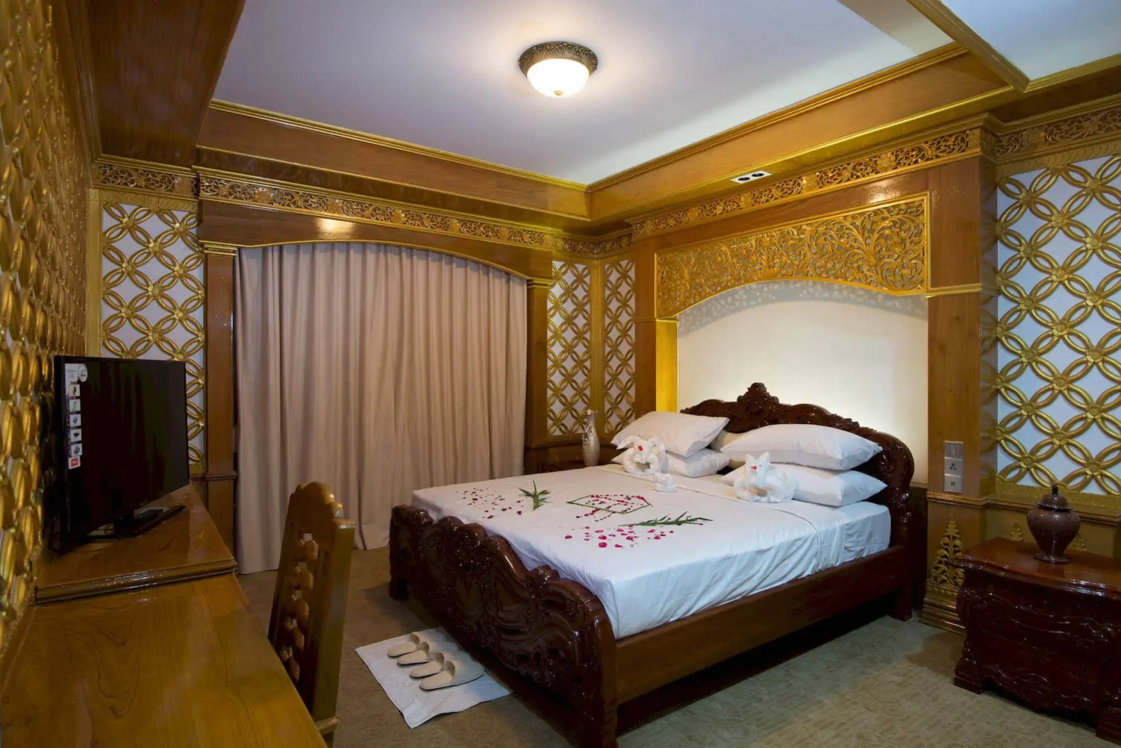 Su Tine San Royal Palace Hotel