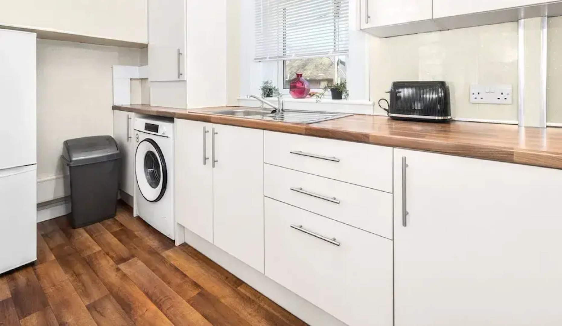 One Bedroom Apartment by Klass Living Serviced Accommodation Hamilton - Back'O'Barns Apartment With WiFi