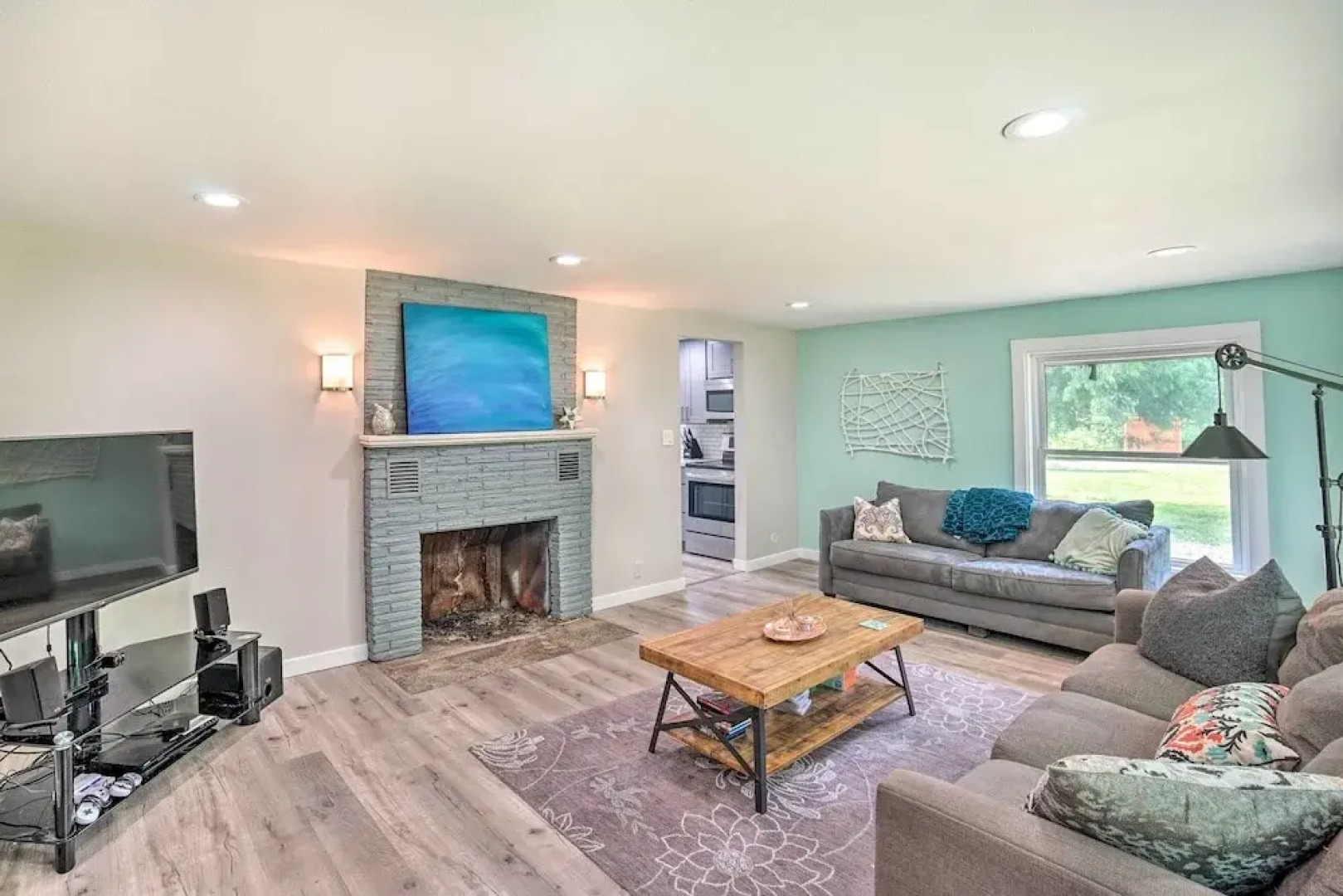 Modern Gold Bar Vacation Rental w/ Mountain View