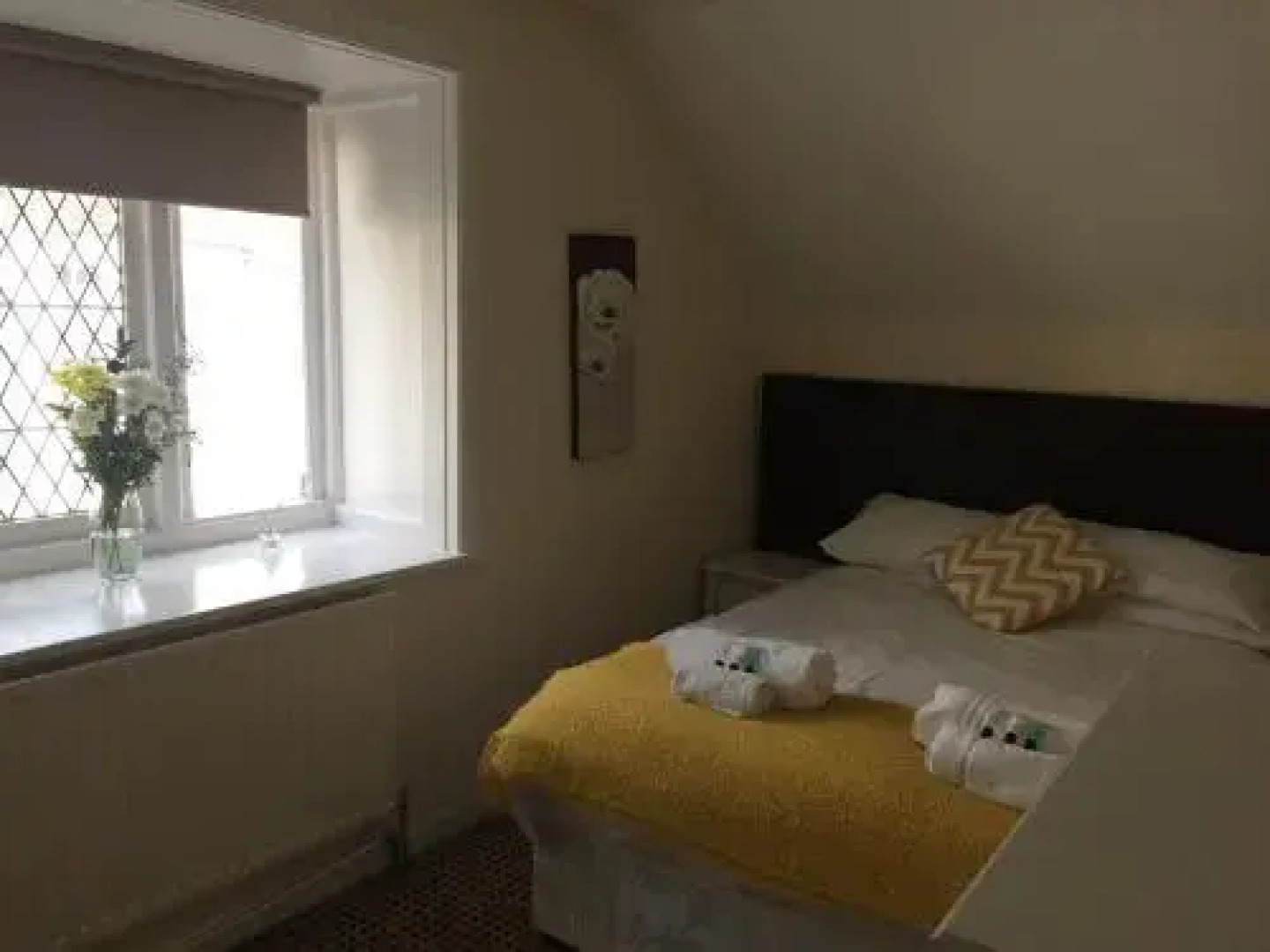 The Crown Bar & Guesthouse