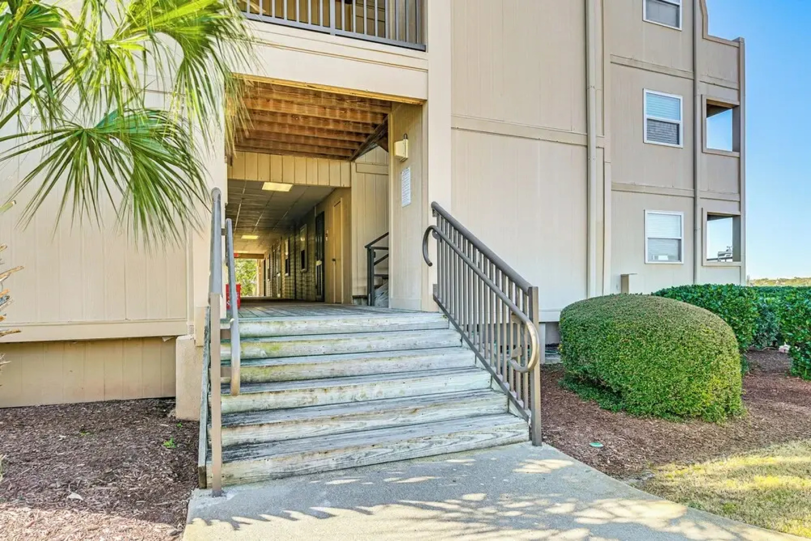 Waterfront Gem w/ Balcony in Garden City