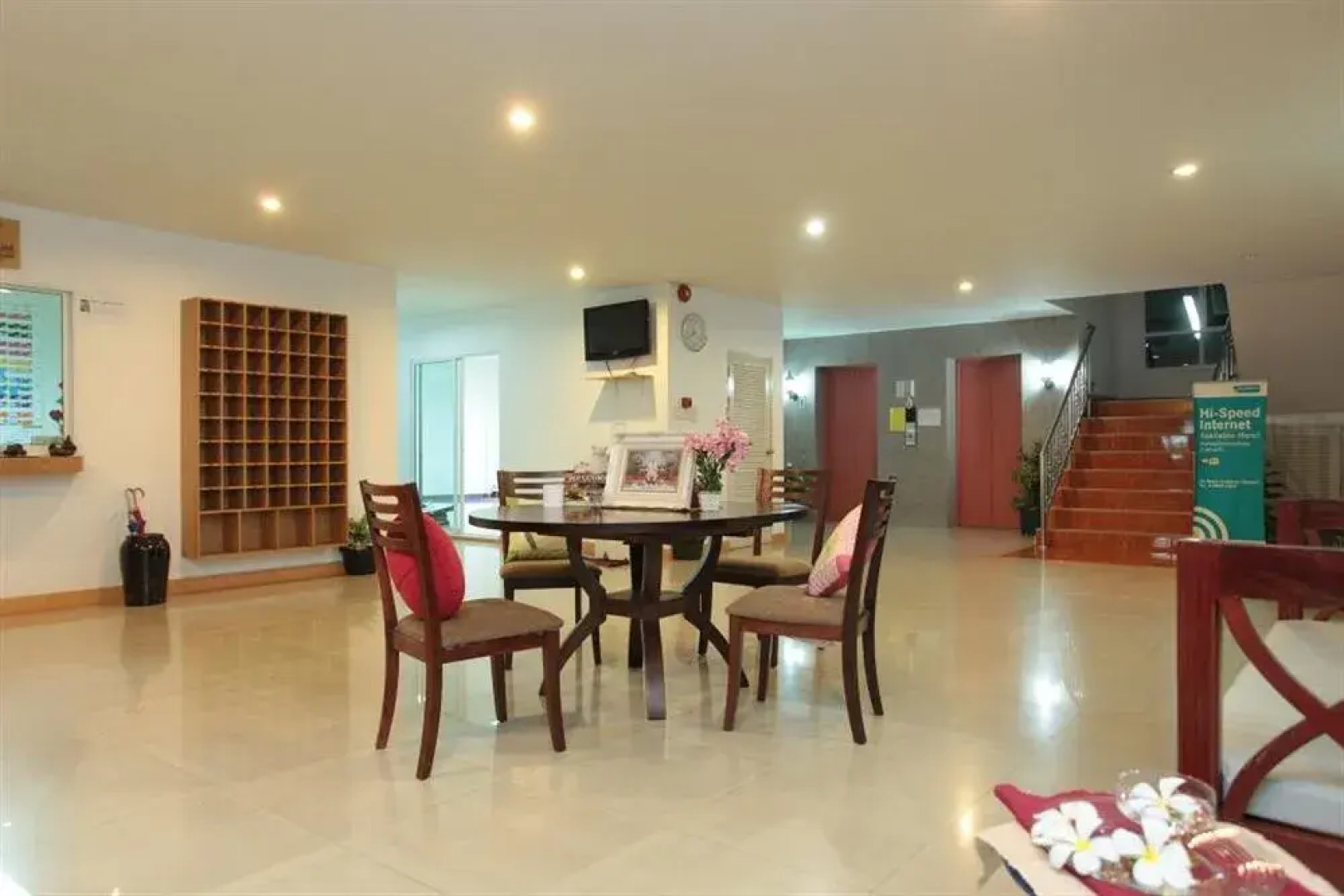 Suchart Leelawadee Home