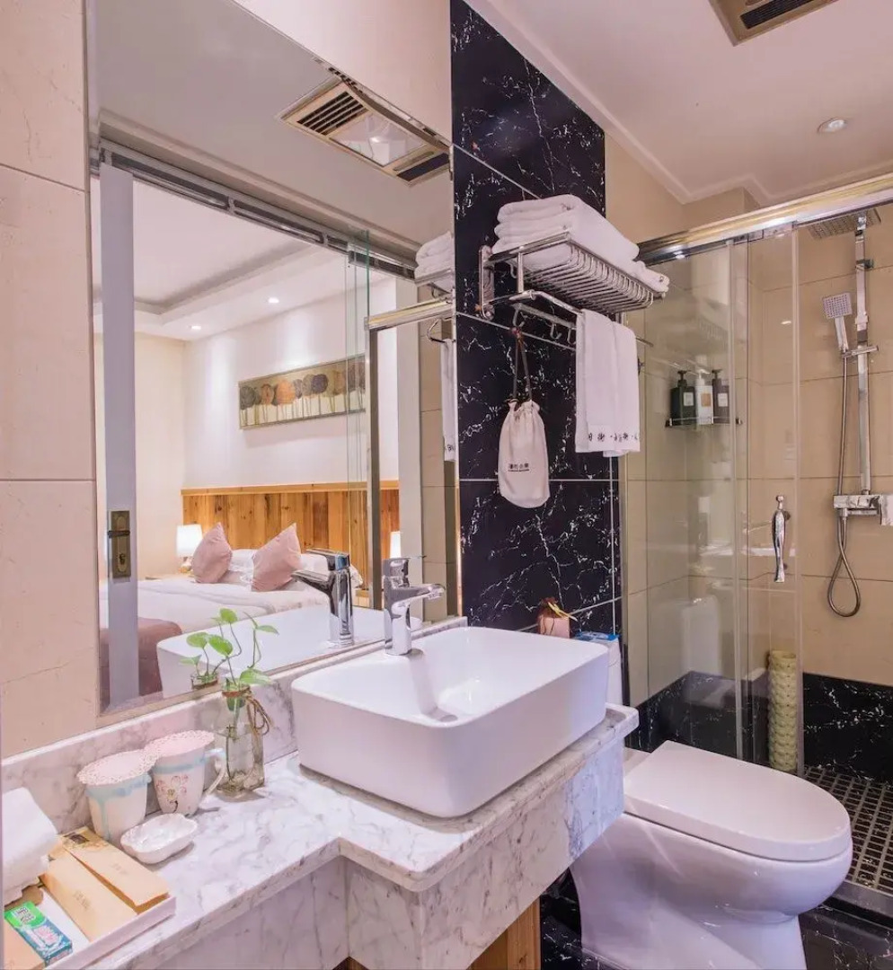 Wuyishan Old Street Sen Live British Inn