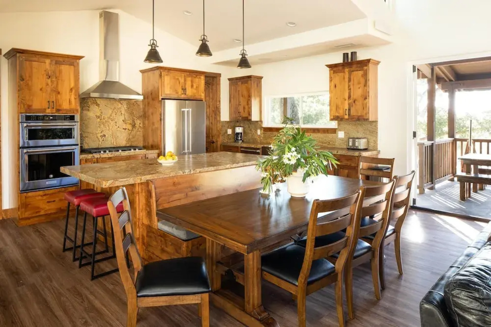 Emerson by AvantStay | Secluded Home - 125 Acres w/ Hiking, Hot Tub & Patio