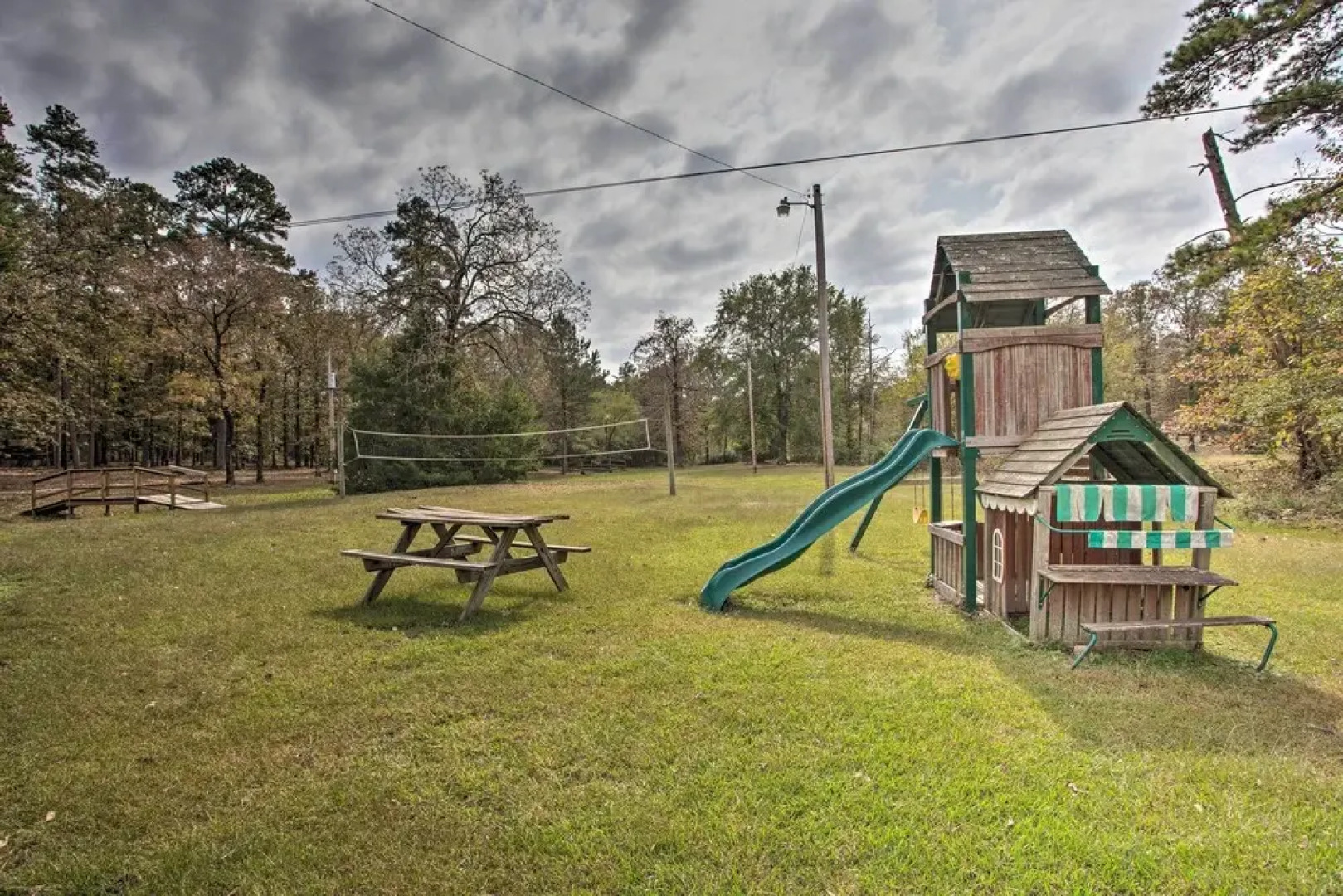 Timber Brooke Cabin: Hot Tub & Central Location!