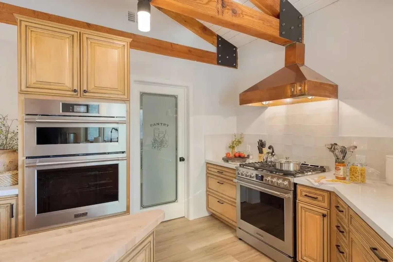 Hot Tub, Sauna & Red Rock Views Near Sedona Trails Sedona Serenity Retreat by Avantstay