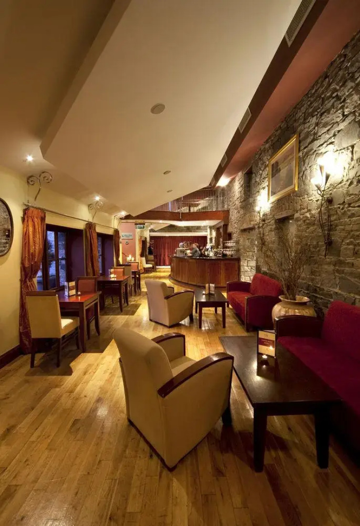 The Courtyard Apartments