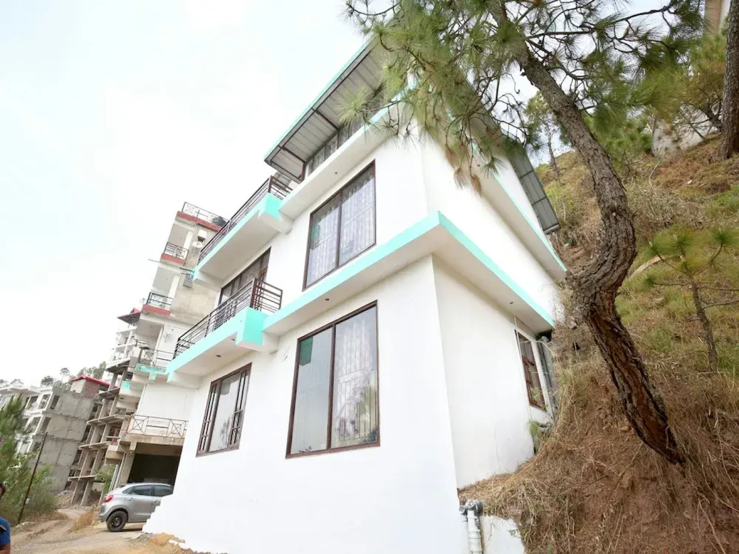 OYO 13878 Home Spacious 3BHK Kumarhatti