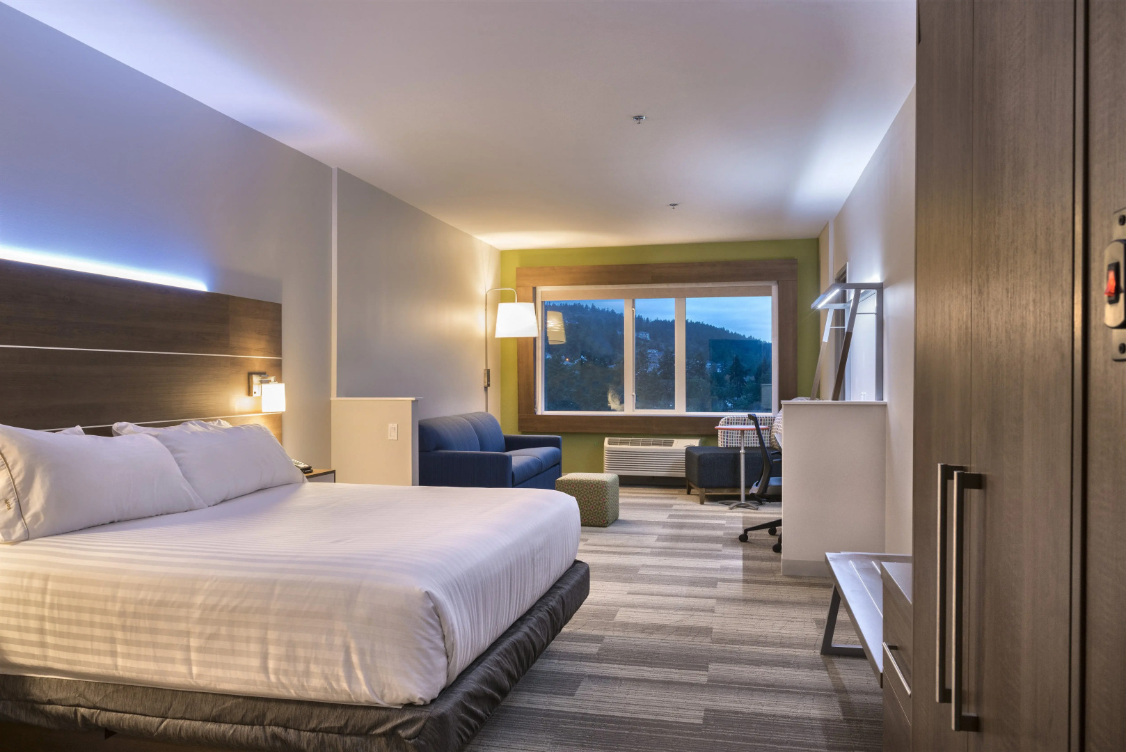 Holiday Inn Express & Suites Victoria - Colwood by IHG