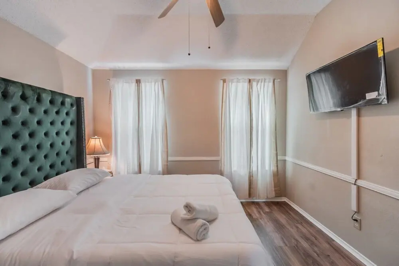 5 Bedroom Spacious Getaway, 2 Game Rooms, Hot Tub by Redawning