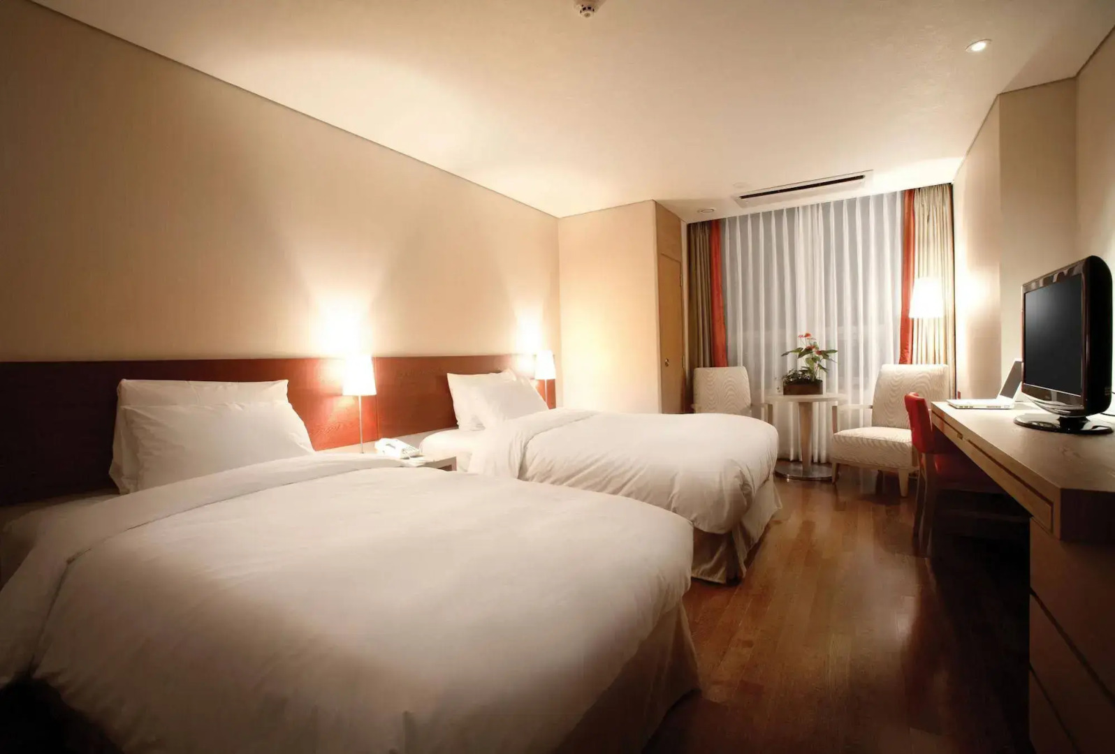 Ramada Hotels & Suites Seoul Namdaemun