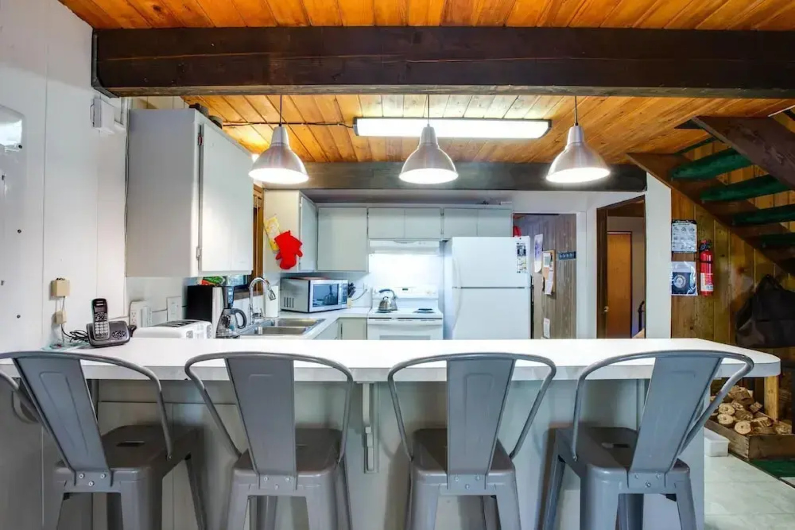 98sl - Hot Tub - Bbq - Pets Ok - Wifi - Sleeps 6 2 Bedroom Home by RedAwning