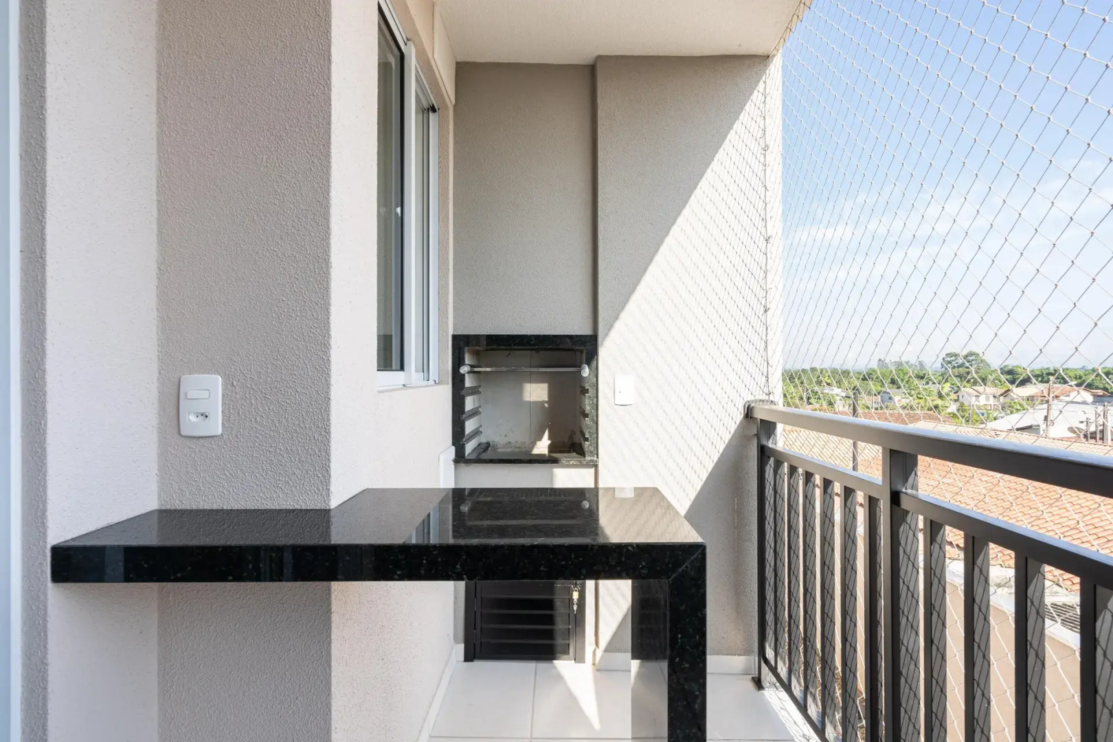 Apartamentos em Bal Piçarras 150 M DA PRAIA com SACADA, WI-FI, PISCINA, PORTARIA 24h, PLAYGROUND e vaga de GARAGEM