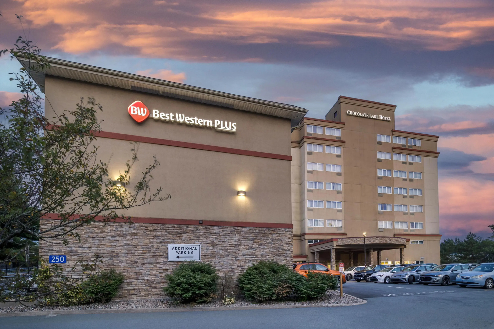 Best Western Plus Chocolate Lake Hotel