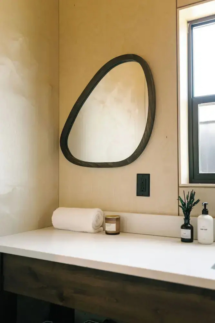 Yellowstone Peaks Hotel