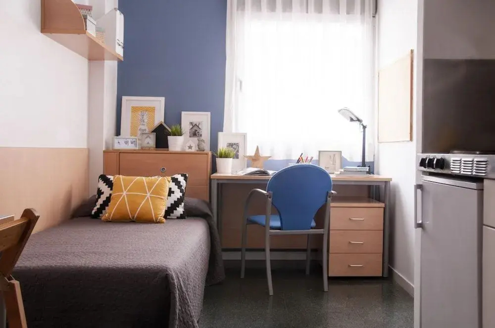 Residencia Universitaria Resa Tomás Alfaro Fournier - Centro Adscrito a REAJ - Campus Accomodation