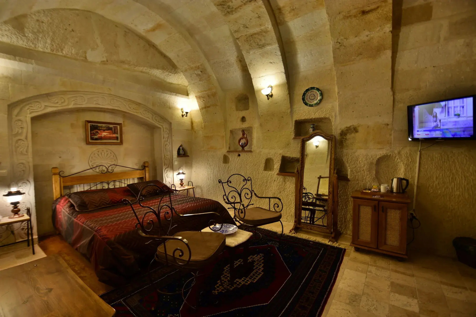 Harman Cave Hotel