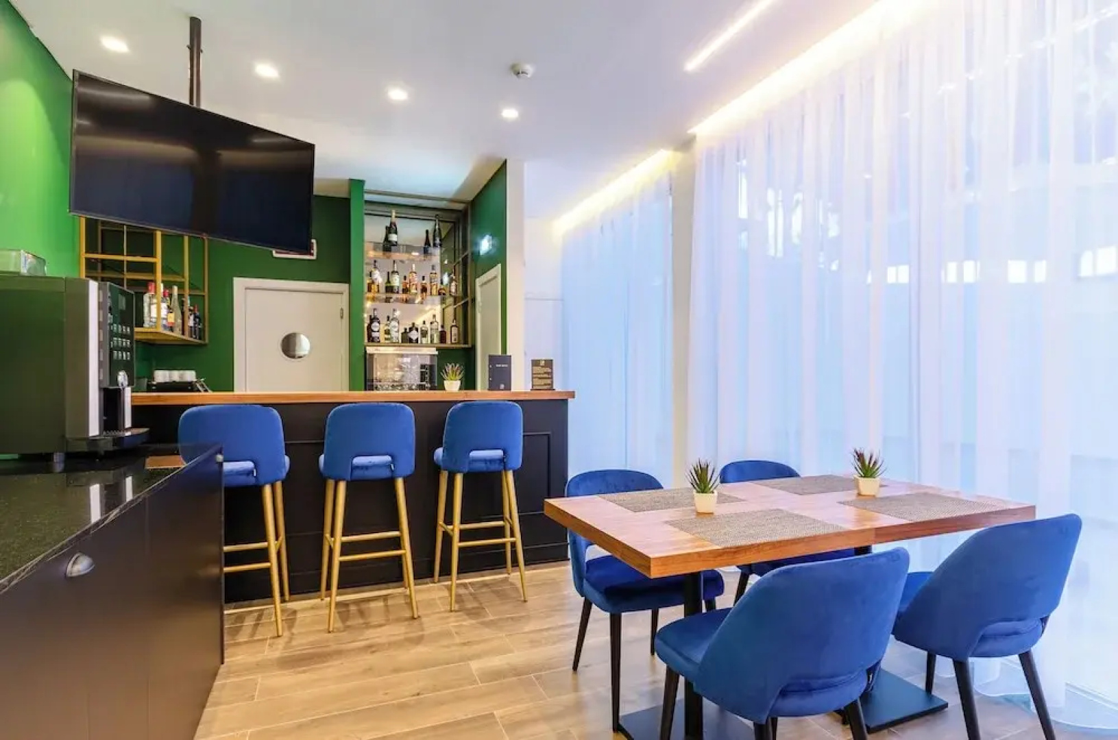 2M Boutique Hotel