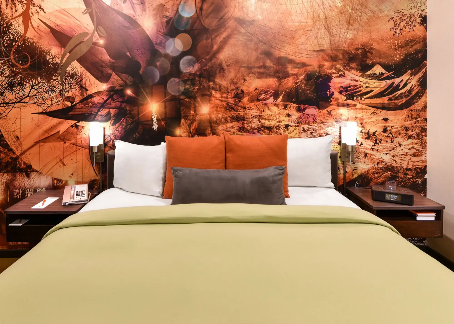 The Tangerine - A Burbank Hotel