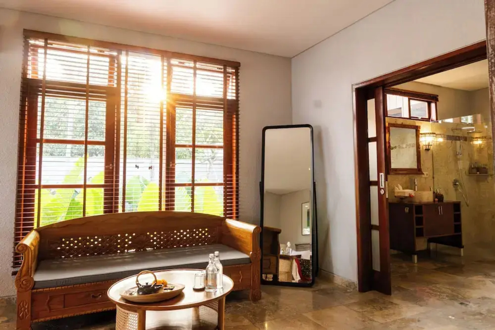 Seaside Oceana Suites by Mahaprana