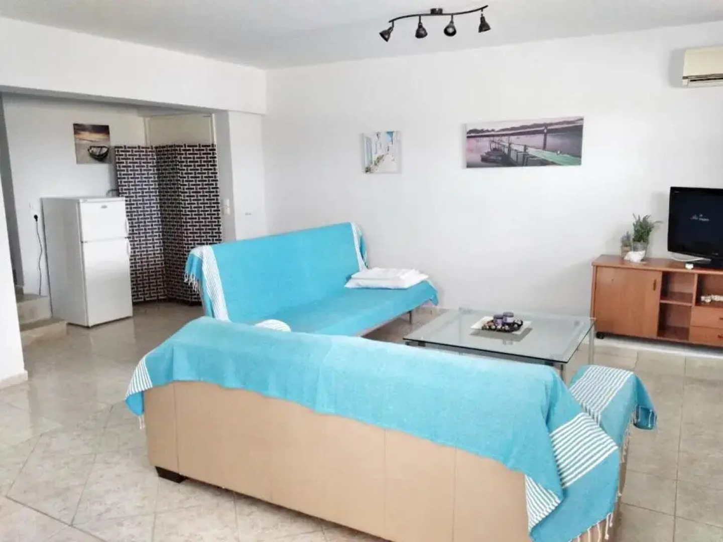 Renovated apt close to beach Wifi AC