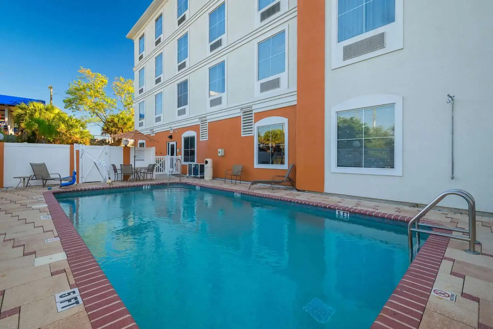 Comfort Inn and Suites Maingate South Davenport