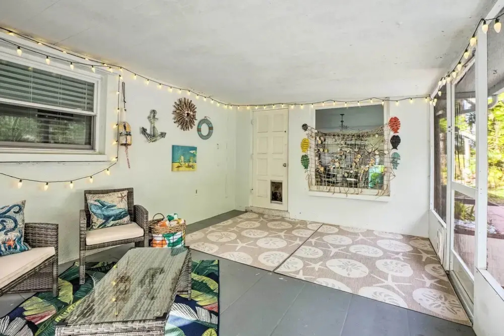 Vibrant Largo Home: Heated Pool, Lake Views!