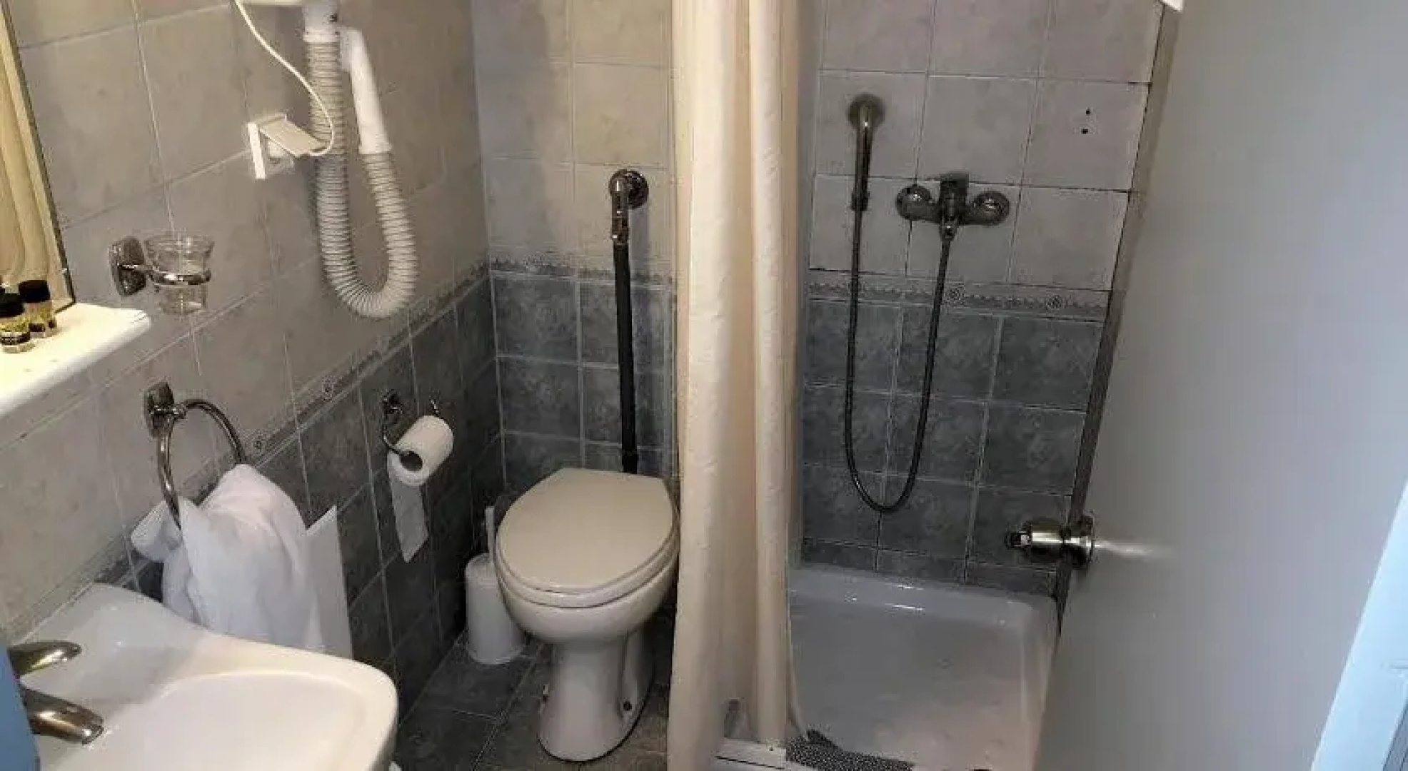 Hera Hotel