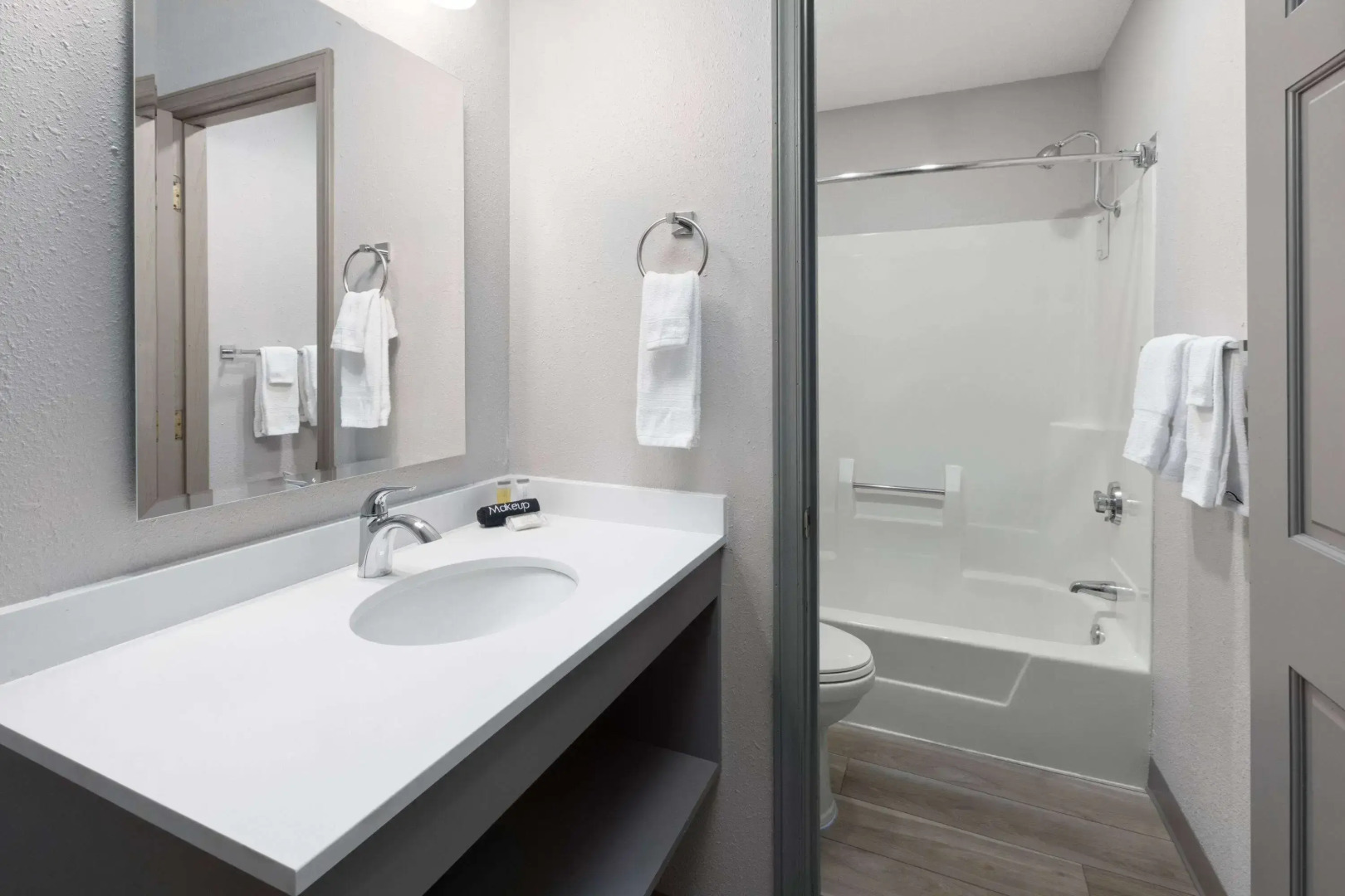 Days Inn by Wyndham Hutchinson