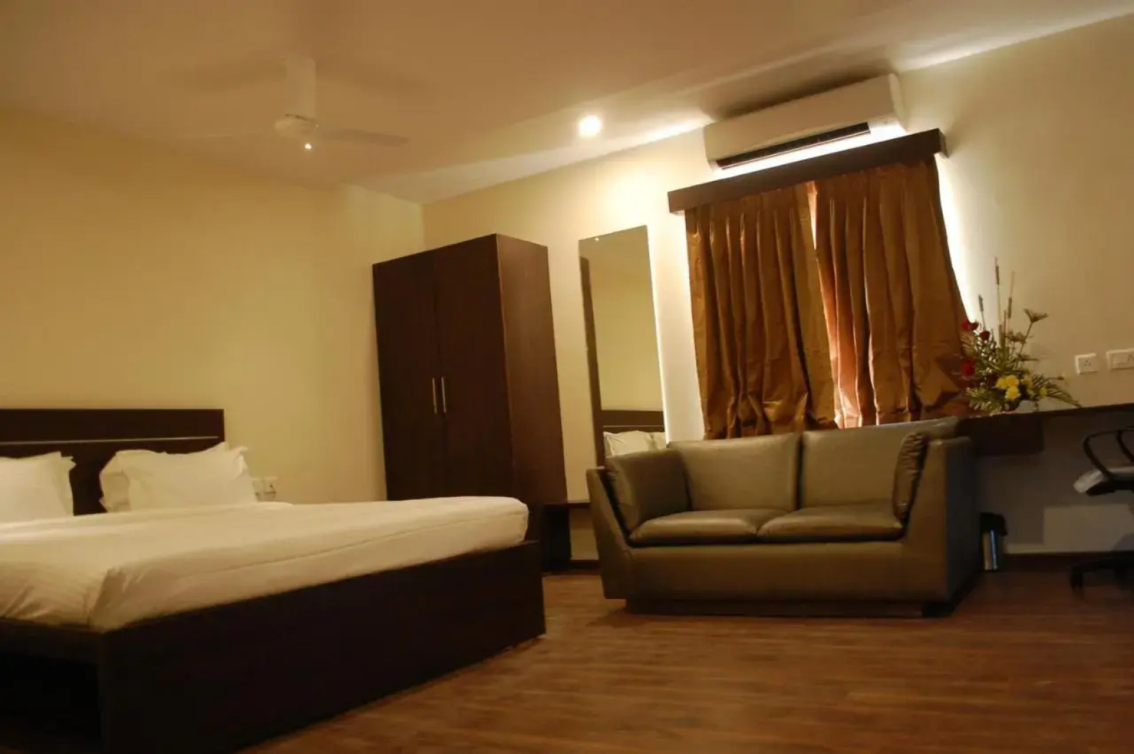 Hotel Somisetty Landmark