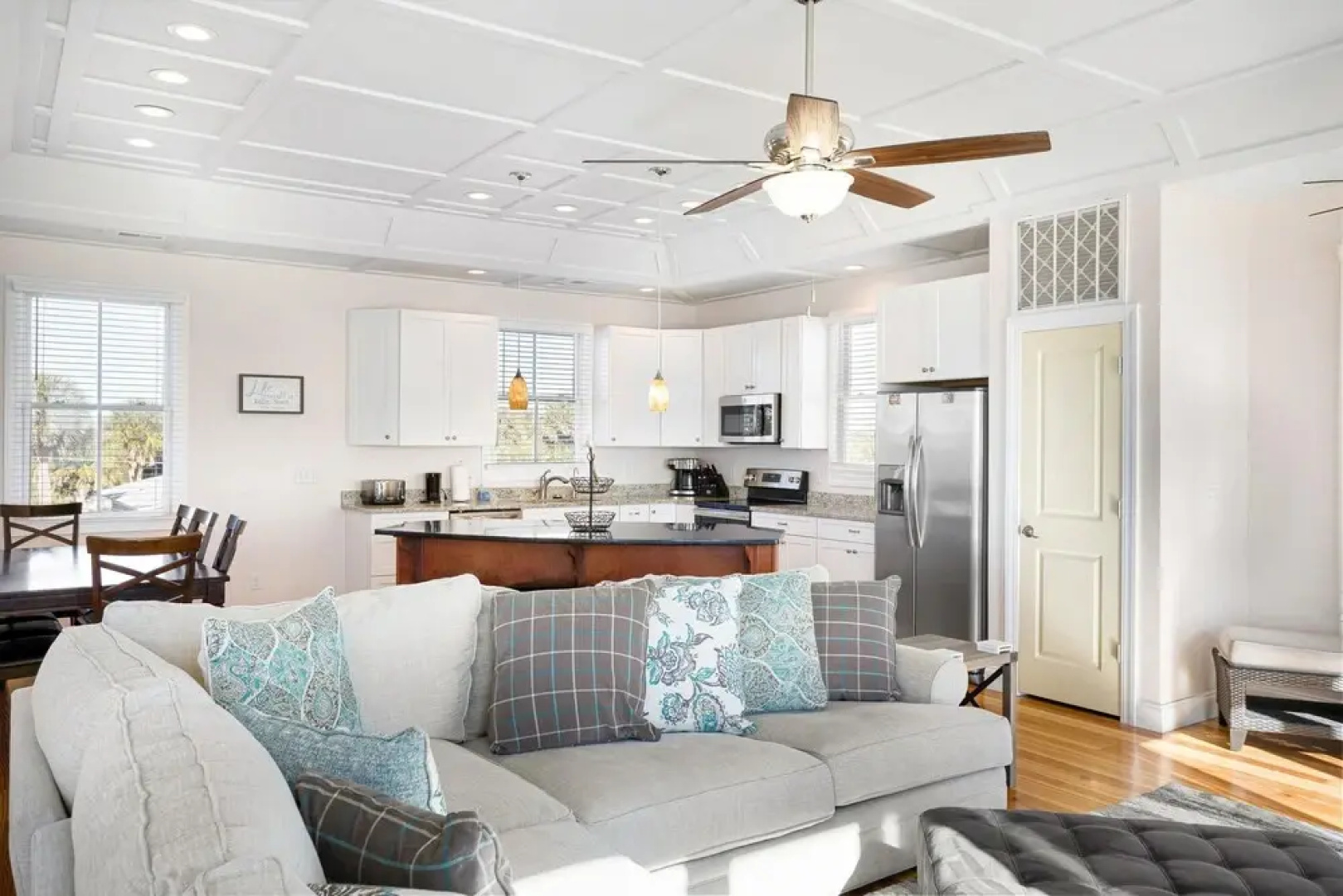Endless Summer 5 Bedroom Home by Redawning