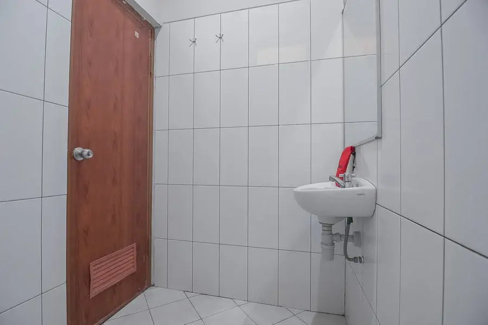 RedDoorz @ Maribaya Street 2