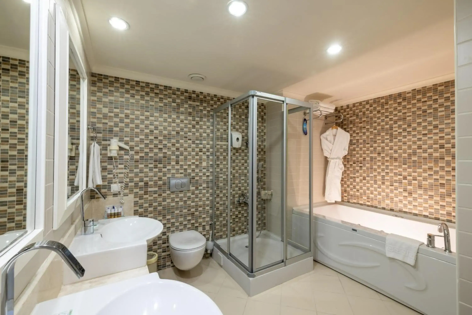 Crystal De Luxe Comfort Collection