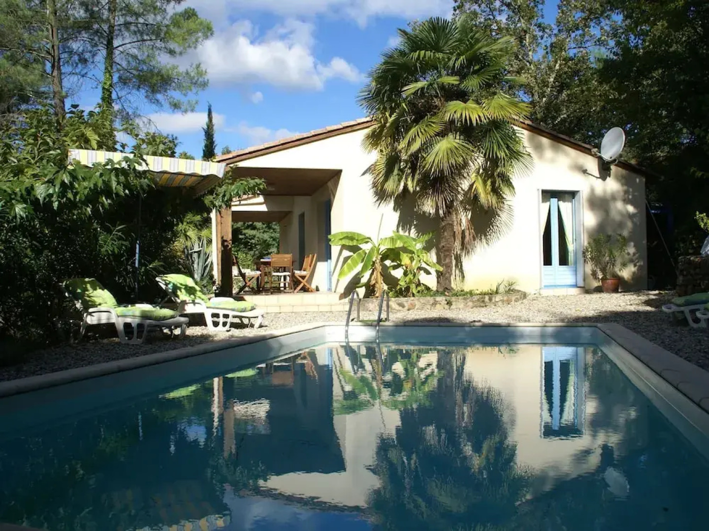 Beautiful House on Hilltop With Private Pool and a River 800 Meters Away