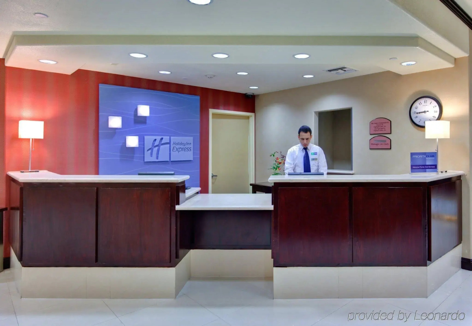 Holiday Inn Express & Suites Hollywood Walk Of Fame