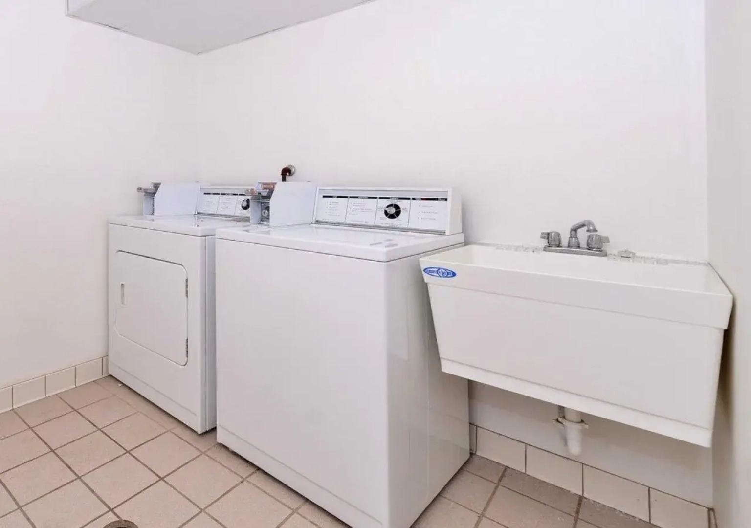 American Inn and Suites