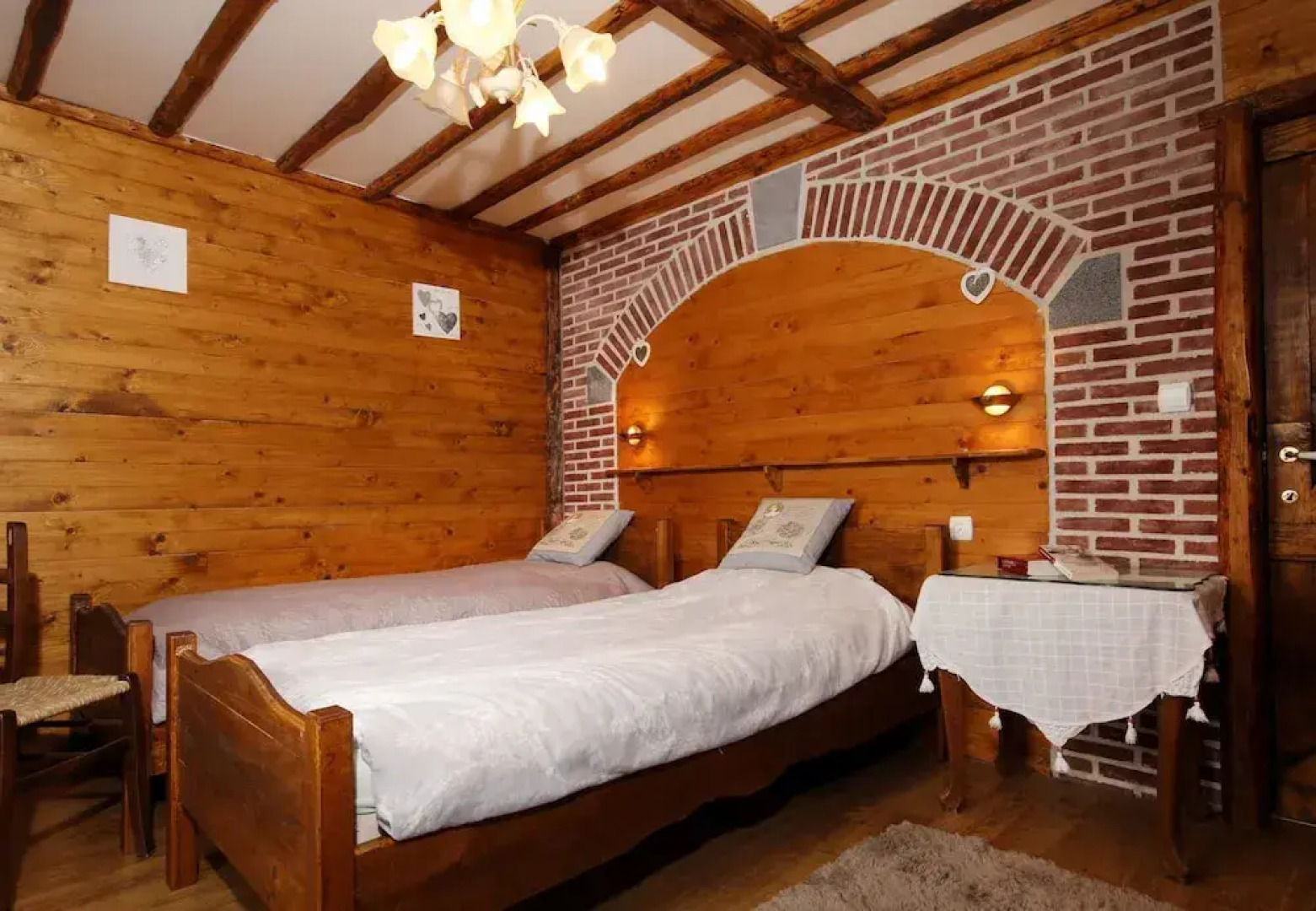 Family House with Large Garden & Games Room near Bambois Lake