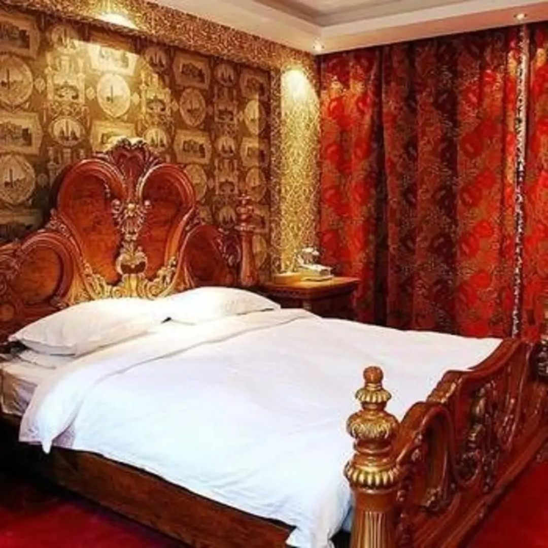 Yijia Mingshi Holiday Hotel