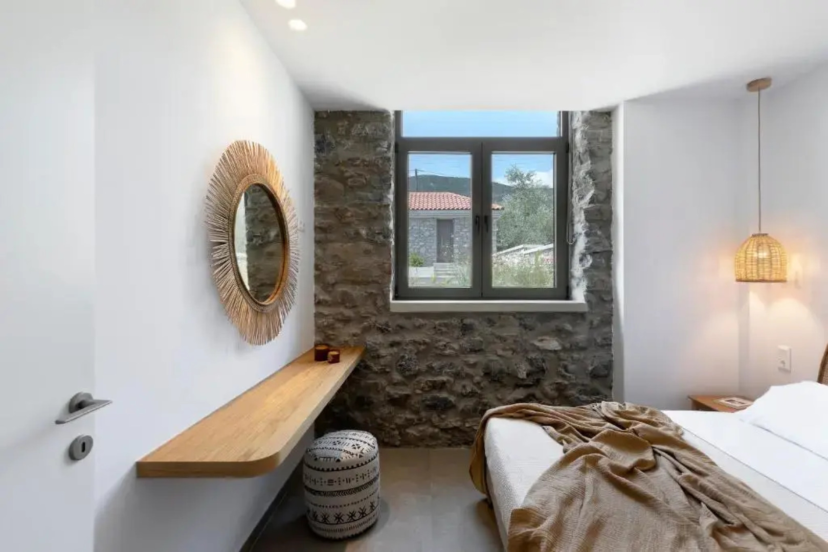 Lichnos Luxury Suites