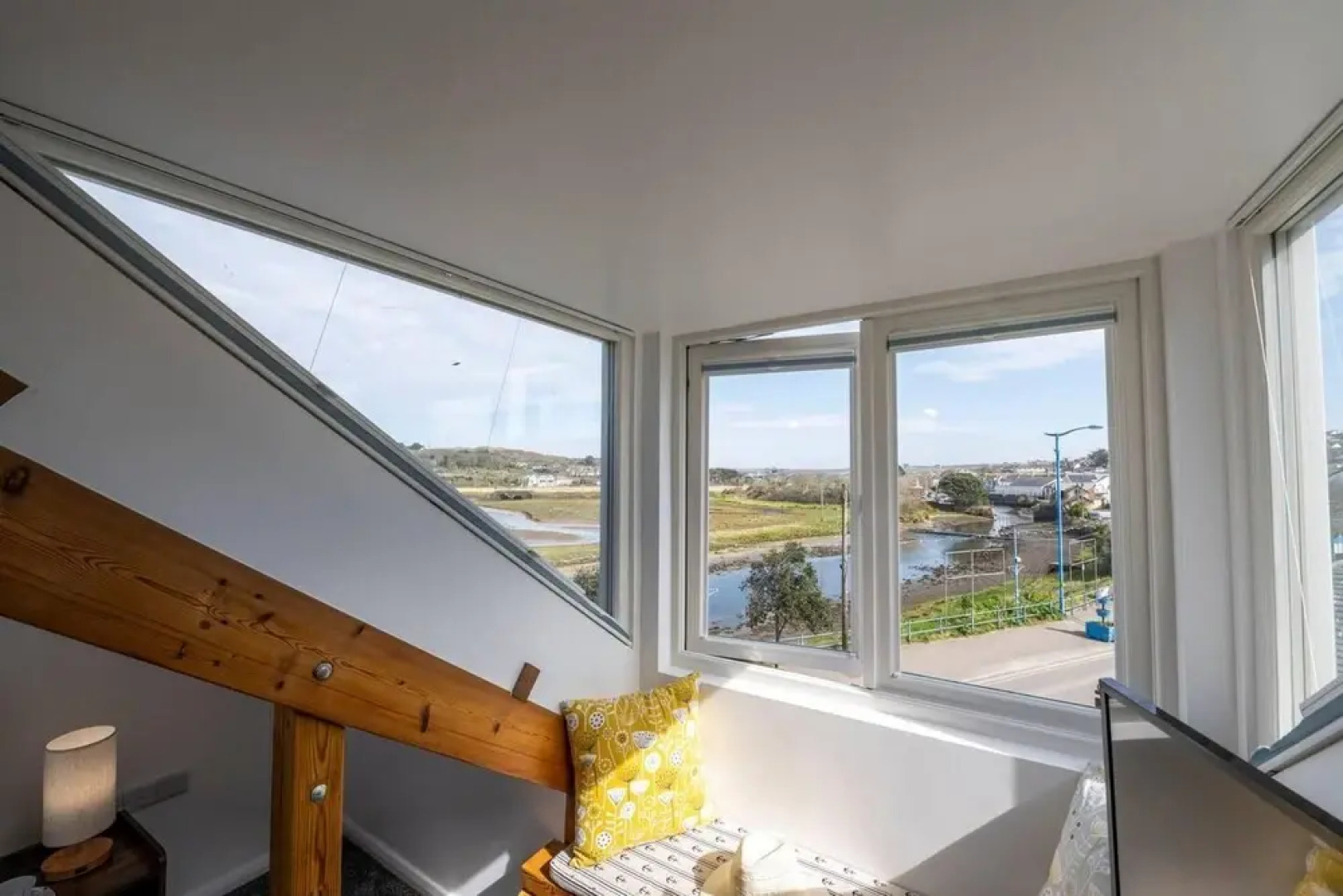 Luxurious 2 Bedroom Apartment With Estuary View