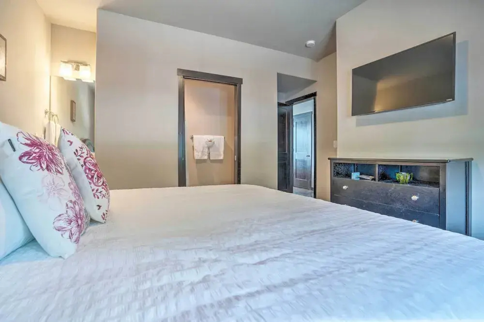 Cozy Manson Condo on Lake Chelan w/ Pool Access!