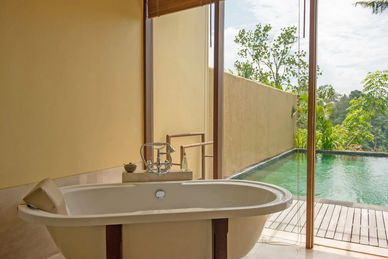 Курорт Komaneka at Tanggayuda